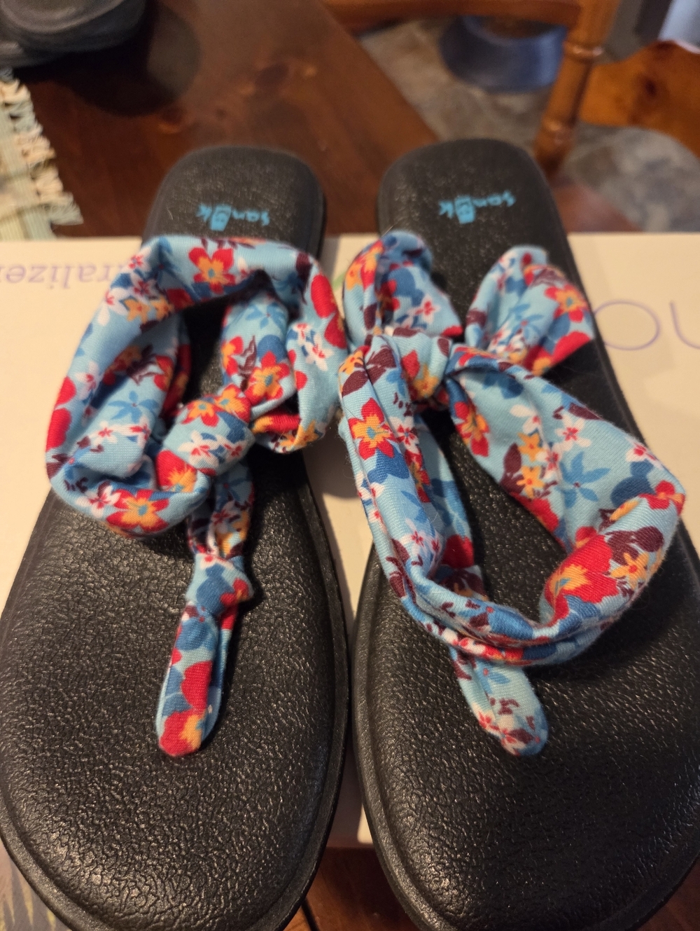 Sanuk Yoga Mat Blue Floral Twist-Knot Flip Flop Sandals
